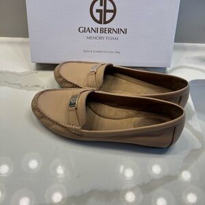 Giani Bernini Beige Leather Flats for Women